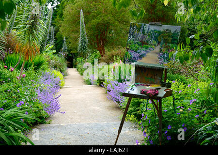 Frau malen Malerei im freien Kunst Künstler Staffelei Garten Gartenarbeit Maler krautige Grenze im freien RM Floral kilmacurragh Stockfoto