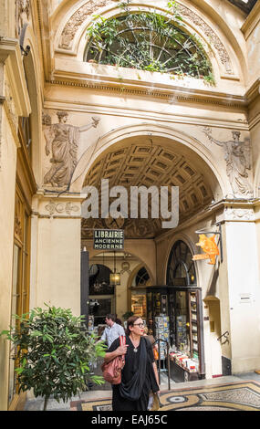 Treppe im historischen indoor-Einkaufszentrum Galerie Vivienne, Paris, Ile de France, Frankreich Stockfoto