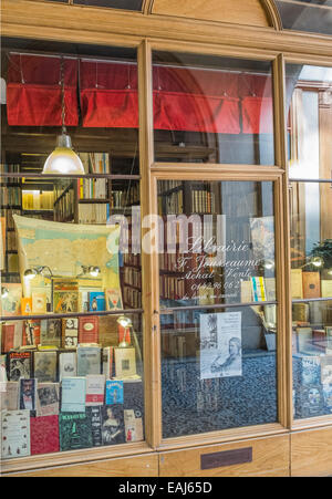 Schaufenster der antiquarische Antiquariat Librairie Jousseaume in historischen indoor-Einkaufszentrum Galerie Vivienne, Paris, ich Stockfoto