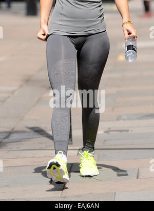 Rita Ora entdeckt in London sportlicher Trainingsanzug Böden Featuring: Rita Ora wo: London, Vereinigtes Königreich bei: 14. Mai 2014 Stockfoto