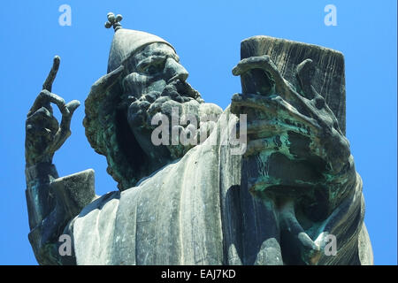 Berühmte Bronzestatue des Bischofs in Kroatien, Europa Stockfoto