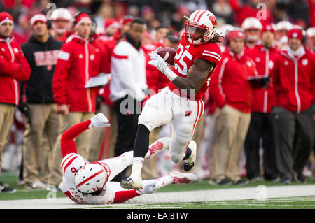 15. November 2014: Wisconsin Badgers Runningback Melvin Gordon #25 in Aktion während der NCAA Football-Spiel zwischen die Nebraska Cornhuskers und die Wisconsin Badgers im Camp Randall Stadium in Madison, Wisconsin. Wisconsin besiegte Nebraska 59-24. John Fisher/CSM Stockfoto