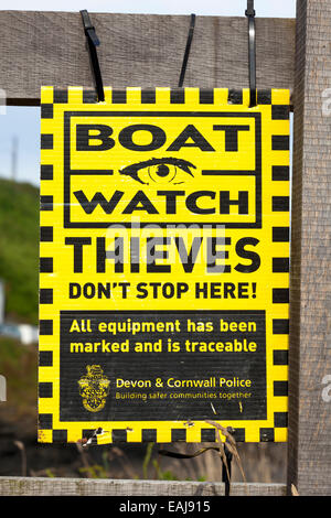 Ein Boot Watch Warnschild in Cornwall, England, Vereinigtes Königreich Stockfoto