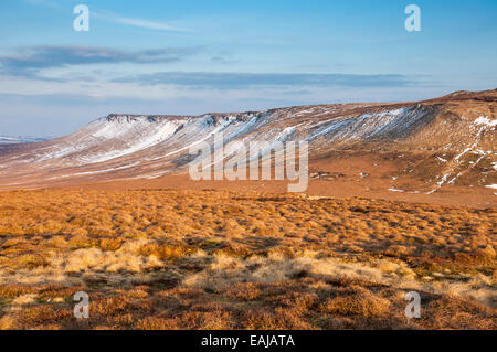 Weit offen Sie Moor in der Nähe der Pennine Way über Glossop in Derbyshire. Bleibt der Schnee am nördlichen Rand der Kinder Scout. Stockfoto