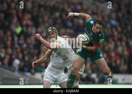 Leicester, UK. 16. November 2014. Aviva Premiership. Leicester Tigers gegen Sarazenen. Blaine Scully (Leicester) braucht, um die Luft wieder den Ball Credit: Action Plus Sport/Alamy Live News Stockfoto