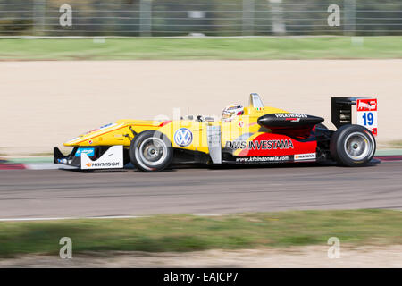 Imola, Italien - 11. Oktober 2014: Dallara F312 – Volkswagen Jagonya Ayam mit Carlin Team, angetrieben von Giovinazzi Antonio (Ita) Stockfoto