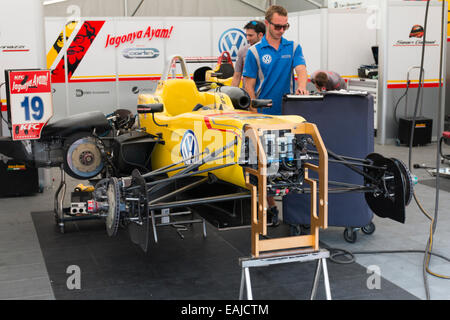 Imola, Italien - 11. Oktober 2014: Dallara F312 – Volkswagen Jagonya Ayam mit Carlin Team, angetrieben von Giovinazzi Antonio (Ita) in Aktion während der Fia Formel 3 European Championship - Rennen in Imola auf Enzo & Dino Ferrari Rennstrecke am 11. Oktober 2014 in Imola, Italien. (Foto von Mauro Dalla Pozza) Stockfoto