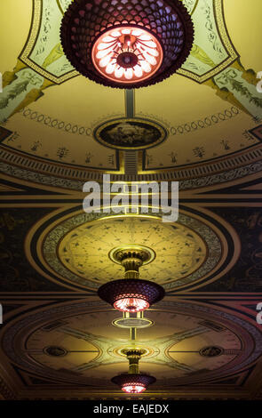 Reich verzierte Decke des Victoria and Albert Museum In London UK Stockfoto