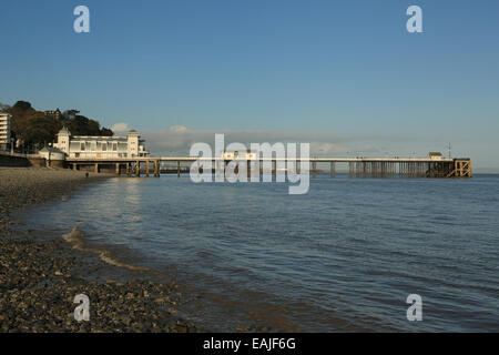 Ansichten von Penarth Pier am hellen Tag im Herbst, Penarth, Vale of Glamorgan, South Wales, Vereinigtes Königreich, UK, EU. Stockfoto