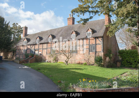 Alte elisabethanische Fachwerkhaus in der ländlichen Gemeinde von Preston Bagot in den Cotswolds, England, Großbritannien Stockfoto