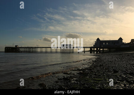 Ansichten von Penarth Pier am hellen Tag im Herbst, Penarth, Vale of Glamorgan, South Wales, Vereinigtes Königreich, UK, EU. Stockfoto