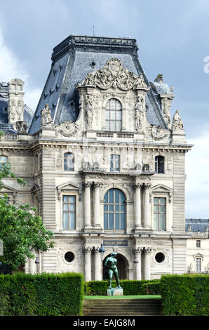 Der Pavillon de Marsan des Louvre, gesehen von der Jardin des Tuileries, Paris, Frankreich Stockfoto