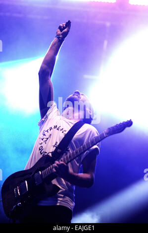 BENICASIM, Spanien - 18.Juli: Und So ich beobachten Sie aus der Ferne band Konzert im FIB (Festival Internacional de Benicassim) 2013. Stockfoto