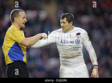 Leicester, UK. 16. November 2014. Alex Goode Sarazenen argumentiert mit Refereee Tim Wigglesworth Folowing Vergabe eine späte Strafe, die Tiger, um die Noten auf 21-21-Rugby-Union - Aviva Premiership - Leicester Tigers Vs Sarazenen - Saison 2014/15 16. November 2014 - Foto Malcolm Couzens/Sportimage Ebene aktiviert. Bildnachweis: Csm/Alamy Live-Nachrichten Stockfoto