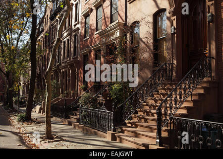 Blick auf Sandsteinhaus Häuser auf Garden Place im historischen Viertel von Brooklyn Heights Stockfoto