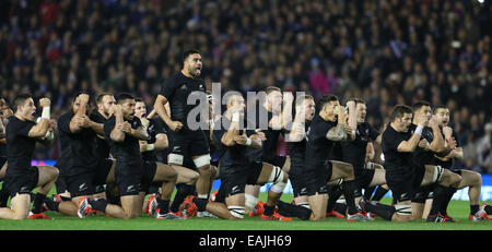 Edinburgh, UK. 15. November 2014. Die Neuseeland Haka - Viagogo Herbst Testreihen - Schottland Vs New Zealand - Murrayfield Stadium - Edinburgh - Schottland 15. November 2014 - Bild Simon Bellis/Sportimage © Csm/Alamy Live-Nachrichten Stockfoto