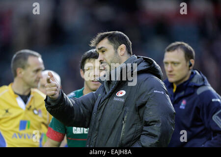 Leicester, UK. 16. November 2014. Alex Sanderson der Sarazenen Trainerstab verfasste mit den Beamten am Ende des Spiels nach einem späten Elfmeter, Tiger - Rugby Union - Aviva Premiership - Leicester Tigers Vs Sarazenen - Saison 2014/15 16. November 2014 - Foto Malcolm Couzens/Sportimage. Bildnachweis: Csm/Alamy Live-Nachrichten Stockfoto
