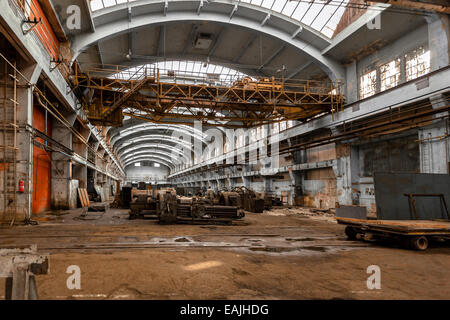 Strom-Verteilung-Halle in der Metallbranche Stockfoto