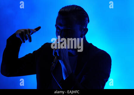 BENICASIM, Spanien - 18.Juli: Hurts (Band) Konzert im FIB (Festival Internacional de Benicassim) 2013 fest. Stockfoto