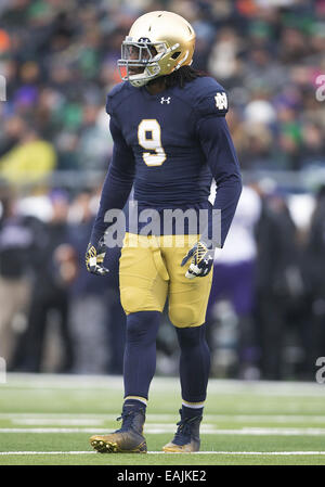 Überstunden. 15. November 2014. Notre Dame Linebacker Jaylon Smith (9) während der NCAA Football Spiel Action zwischen den Notre Dame Fighting Irish und die Northwestern Wildcats im Stadium der Notre Dame in South Bend, Indiana. Northwestern besiegte Notre Dame 43-40 in Überstunden. © Csm/Alamy Live-Nachrichten Stockfoto