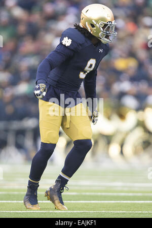 Überstunden. 15. November 2014. Notre Dame Linebacker Jaylon Smith (9) während der NCAA Football Spiel Action zwischen den Notre Dame Fighting Irish und die Northwestern Wildcats im Stadium der Notre Dame in South Bend, Indiana. Northwestern besiegte Notre Dame 43-40 in Überstunden. © Csm/Alamy Live-Nachrichten Stockfoto
