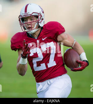 Doppelte Überstunden. 15. November 2014. Stanford Cardinal Runningback Christian McCaffrey (27) in Aktion während der NCAA Football-Spiel zwischen der Stanford Cardinal und die Utah Utes im Stanford Stadium in Palo Alto, CA. Stanford unterlag Doppel Überstunden Utah 20-17. Damon Tarver/Cal Sport Media/Alamy Live-Nachrichten Stockfoto