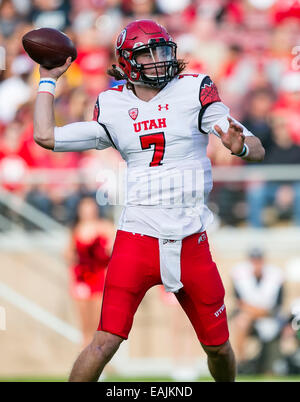 Doppelte Überstunden. 15. November 2014. Utah Utes quarterback Travis Wilson (7) in Aktion während der NCAA Football Spiel zwischen der Stanford Cardinal und die Utah Utes im Stanford Stadium in Palo Alto, CA. Stanford von Utah 20-17 in der doppelt Overtime besiegt wurde. Damon Tarver/Cal Sport Media/Alamy Live-Nachrichten Stockfoto