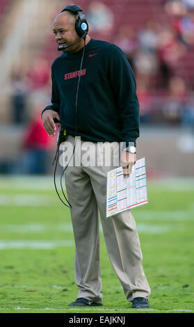 Doppelte Überstunden. 15. November 2014. Stanford Cardinal Cheftrainer David Shaw während der NCAA Fußball-Spiel zwischen der Stanford Cardinal und die Utah Utes im Stanford Stadium in Palo Alto, CA. Stanford von Utah 20-17 in der doppelt Overtime besiegt wurde. Damon Tarver/Cal Sport Media/Alamy Live-Nachrichten Stockfoto