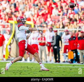 Doppelte Überstunden. 15. November 2014. Utah Utes quarterback Travis Wilson (7) in Aktion während der NCAA Football Spiel zwischen der Stanford Cardinal und die Utah Utes im Stanford Stadium in Palo Alto, CA. Stanford von Utah 20-17 in der doppelt Overtime besiegt wurde. Damon Tarver/Cal Sport Media/Alamy Live-Nachrichten Stockfoto