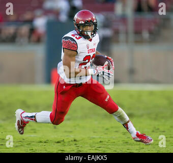 Doppelte Überstunden. 15. November 2014. Utah Utes Runningback Devontae Booker (23) in Aktion während der NCAA Football-Spiel zwischen der Stanford Cardinal und die Utah Utes im Stanford Stadium in Palo Alto, CA. Stanford unterlag Doppel Überstunden Utah 20-17. Damon Tarver/Cal Sport Media/Alamy Live-Nachrichten Stockfoto