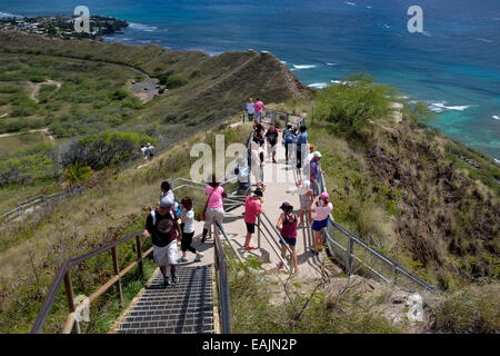 Wanderer auf Diamond Head Crater Trail in Honolulu, Hawaii Stockfoto