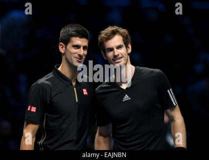 London, UK. 16. November 2014. Novak Djokovic (L) von Serbien und Andy Murray aus Großbritannien stellen vor ihrer Exhibition-Match auf der ATP World Tour Finals in London, Großbritannien am 16. November 2014. © Han Yan/Xinhua/Alamy Live-Nachrichten Stockfoto