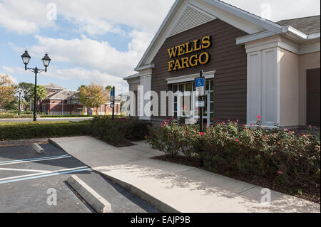 Wells Fargo Bank Building befindet sich in The Village, Florida USA Stockfoto