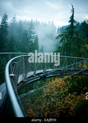 Ein Blick auf den Cliffwalk Attraktion am Capilano Suspension Bridge Park in North Vancouver, British Columbia, Kanada. Stockfoto