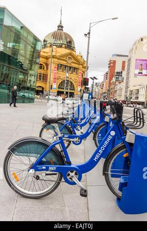 Öffentliche Fahrrad Bucht am Federation Square, Melbourne Stockfoto