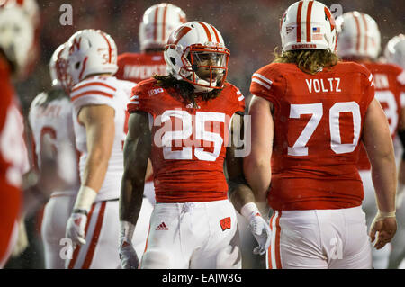 15. November 2014: Wisconsin Badgers Runningback Melvin Gordon #25 während der NCAA Football-Spiel zwischen die Nebraska Cornhuskers und die Wisconsin Badgers im Camp Randall Stadium in Madison, Wisconsin. Wisconsin besiegte Nebraska 59-24. John Fisher/CSM Stockfoto