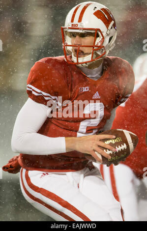 15. November 2014: Wisconsin Badgers quarterback Joel Daube #2 während der NCAA Football-Spiel zwischen die Nebraska Cornhuskers und die Wisconsin Badgers im Camp Randall Stadium in Madison, Wisconsin. Wisconsin besiegte Nebraska 59-24. John Fisher/CSM Stockfoto