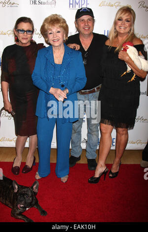 Debbie Reynolds – Auktion Finale VIP Empfang; Auktion unter der Leitung von www.ProfilesInHistory.com am 17. Mai & 18, 2014 bei Debbie Reynolds Dance Studio Featuring: Carrie Fisher, Debbie Reynolds, Todd Fisher, Catherine Hickland Where: North Hollywood, Cali Stockfoto