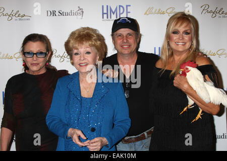 Debbie Reynolds – Auktion Finale VIP Empfang; Auktion unter der Leitung von www.ProfilesInHistory.com am 17. Mai & 18, 2014 bei Debbie Reynolds Dance Studio Featuring: Carrie Fisher, Debbie Reynolds, Todd Fisher, Catherine Hickland Where: North Hollywood, Cali Stockfoto