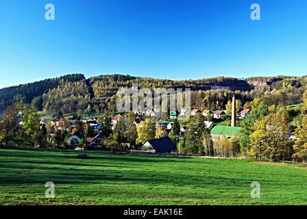 Blick zum Dorf Cerny Dul in Krkonosze Bergen Stockfoto