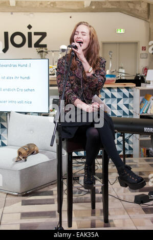 DJ Oliver Koletzki und Fran Koletzki vorbeischauen "Joiz - Dein Social TV" im Postbahnhof.  Mitwirkende: Fran Koletzki wo: Berlin, Deutschland bei: 14. Mai 2014 Stockfoto