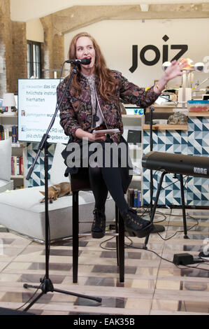 DJ Oliver Koletzki und Fran Koletzki vorbeischauen "Joiz - Dein Social TV" im Postbahnhof.  Mitwirkende: Fran Koletzki wo: Berlin, Deutschland bei: 14. Mai 2014 Stockfoto