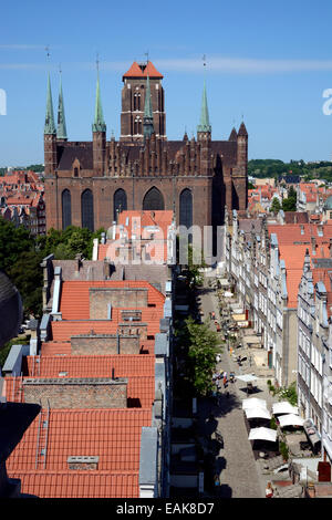 Straße der Frauengasse und Marienkirche, St. Marien Kirche, Danzig, Pommersche Woiwodschaft, Polen Stockfoto