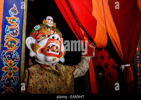 Holzmaske von Mönchen benutzt für rituelle Tänze in Hemis Festival, Hemis, Ladakh, Jammu und Kaschmir, Indien Stockfoto