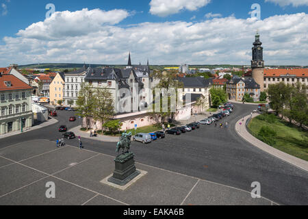 Platz der Demokratie Platz mit Carl-August-Denkmal in der Mitte-Studienzentrum der Herzogin Anna Amalia Library Stockfoto