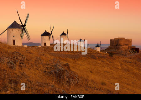 Windmühlen, Route des Don Quijote, Consuegra, Toledo Provinz, Region Kastilien-La Mancha, Spanien Stockfoto