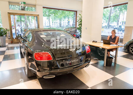 Jack Barclay Bentley Autohaus in Berkeley Square, Mayfair, London, England, UK Stockfoto