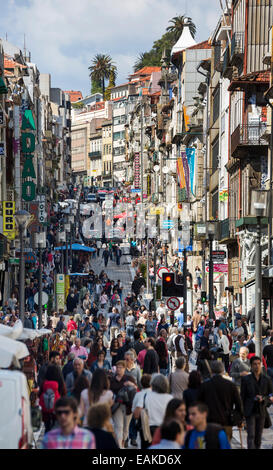 Einkaufsstraße Rua de Santa Catarina, Porto, Bezirk von Porto, Portugal Stockfoto