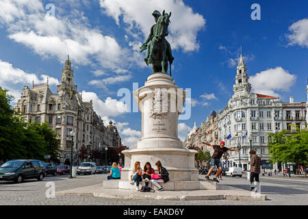 Reiterstatue von Dom Pedro IV, Aliados Avenue mit Rathaus, Porto, Bezirk von Porto, Portugal Stockfoto