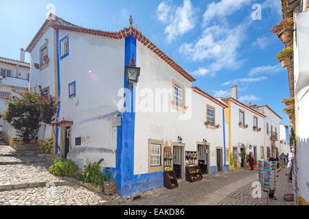 Gasse in der Burg Wände, Óbidos, Distrikt Leiria, Portugal Stockfoto